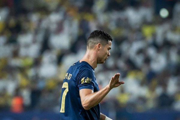  عکس؛ واکنش رونالدو به تشویق شدن مسی به خاطر بردن توپ طلا