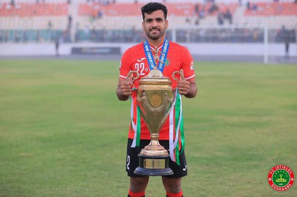 قهرمانی حریف پرسپولیس همراه با بازیکن ایرانی