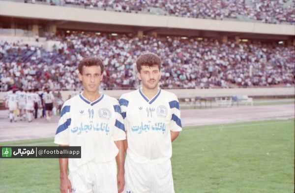  جمشیدامیرخانلو و یحیی گل‌محمدی با پیراهن بانک تجارت در سال ۷۳