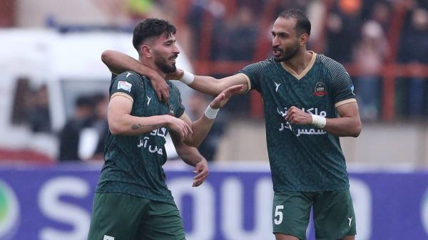 نسایی در یک دقیقه همزمان به استقلال و تراکتور گل زد ویدیو