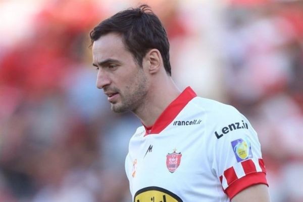 مدافع تیم فوتبال پرسپولیس در آستانه محرومیت