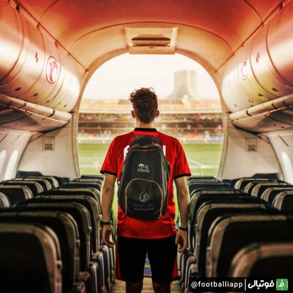  پوستر باشگاه تراکتور بعد از ورود به تهران برای بازی با استقلال با حضور مهدی عبدی