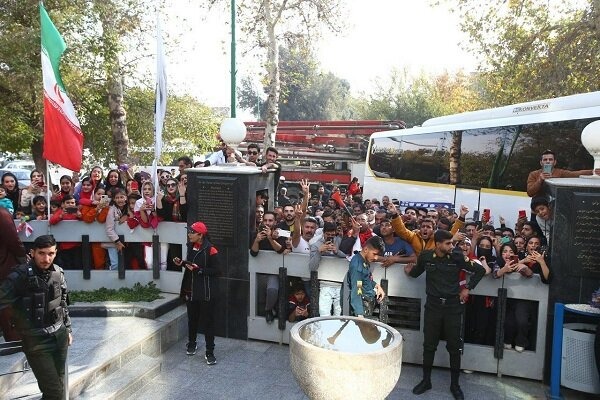  حواشی بازی سپاهان - پرسپولیس  سرخپوشان در میان بدرقه هواداران اصفهانی