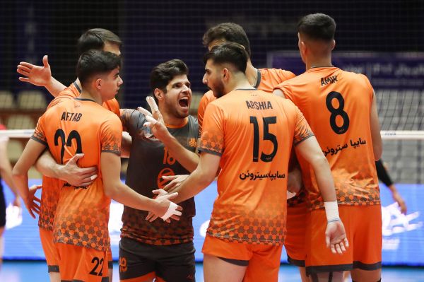 لیگ برتر والیبال نخستین برد نارنجیپوشان دو امتیازی شد