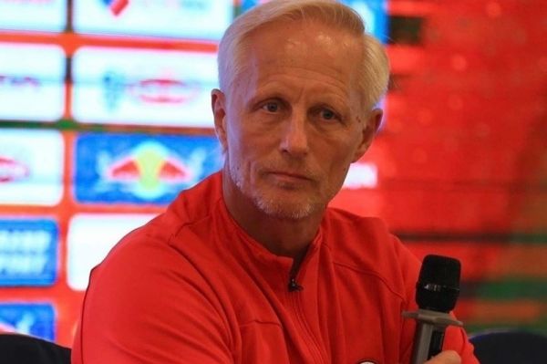  سرمربی هنگ‌کنگ  زمین تمرینی که به ما دادند دور از احترام بود  چند بازیکن ایران در لیگ‌های معتبر اروپا بازی می‌کنند