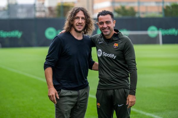 عکس؛ سر زدن پویول به تمرین بارسلونا و خوش و بش با بازیکنان