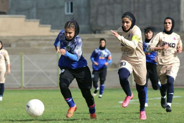 لیگ برتر فوتبال زنان خاتون بم با بُرد آغاز کرد