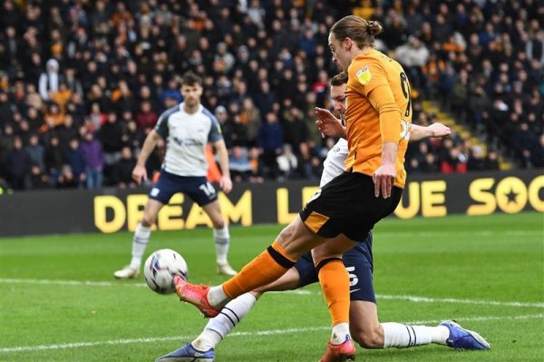  فرار هال‌سیتی از شکست در شب نیمکت‌نشینی صیادمنش