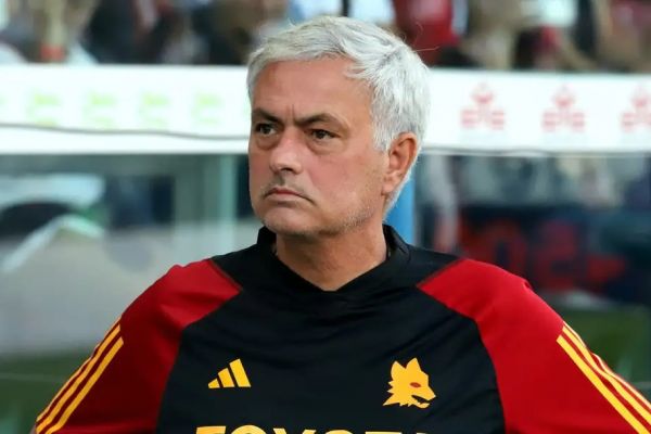 مورینیو به دنبال قاپیدن شغل آینده آنچلوتی