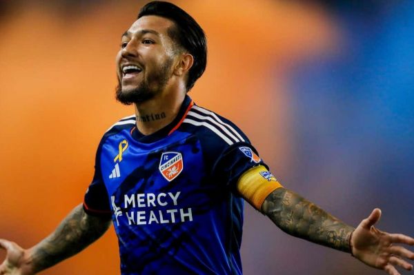 لوچو آکوستا بازیکن فصل MLS لقب گرفت