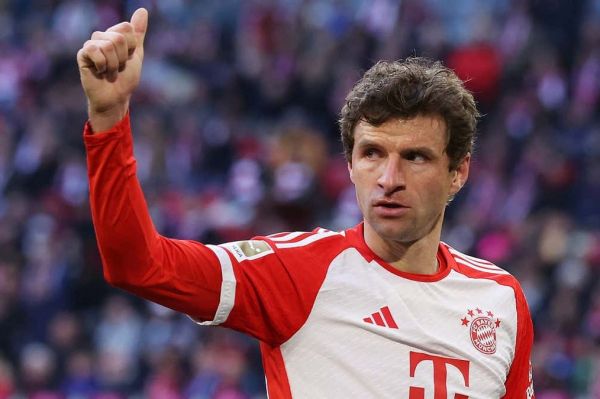 اطمینان مدیران بایرن مونیخ از تمدید قرارداد توماس مولر علی رغم پیشنهاد منچستریونایتد