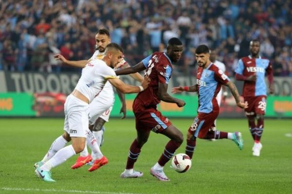 سوپرلیگ ترکیه بُرد خارج از خانه کایسری اسپور در حضور کامل کریمی و حسینی