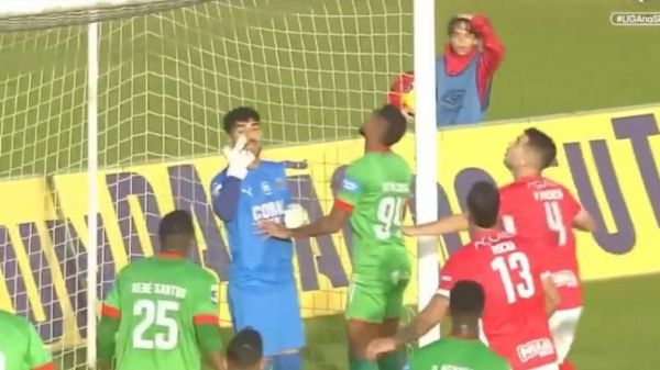 سوپراشتباه عابدزاده؛ بیخیال بازی صحبت کرد و گل خورد ویدیو