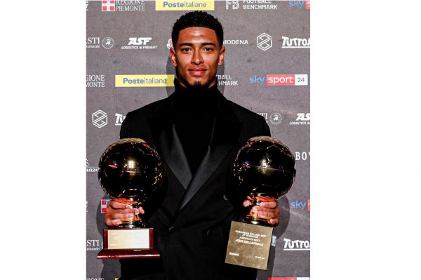  عکس؛ دو جایزه در دستان پسر طلایی رئال مادرید