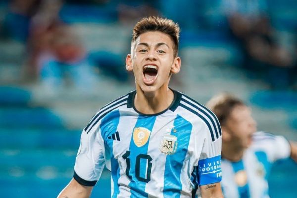 منچسترسیتی به دنبال جذب بازیکن 17 سالهای که به او مسی جدید میگویند