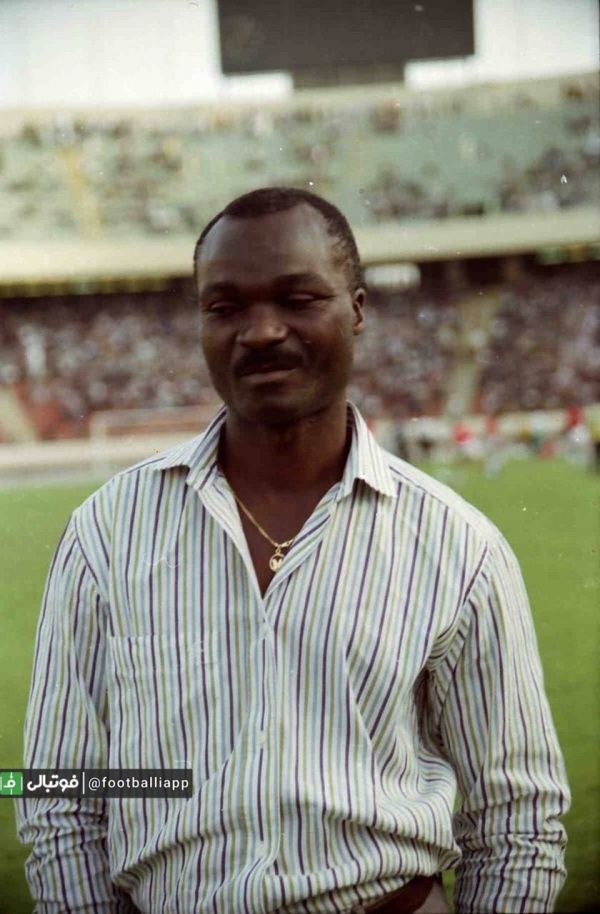  نوستالژی فوتبالی  روژه میلا مهاجم افسانه‌ای تیم ملی کامرون در ورزشگاه آزادی، تابستان ۱۳۷۱