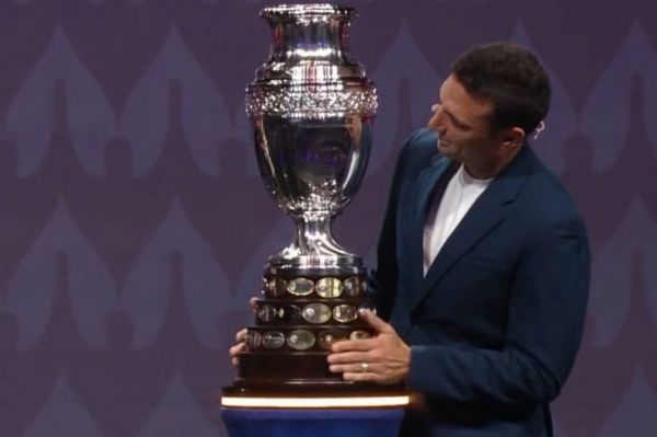  واکنش اسکالونی به ماندن یا رفتن از آرژانتین با اشاره به مسی