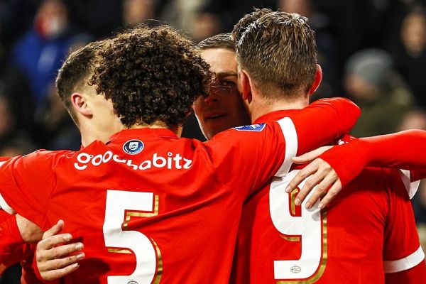 تیمی که هر 15 بازی خود در لیگ هلند را بُرده و 52 گل زده است