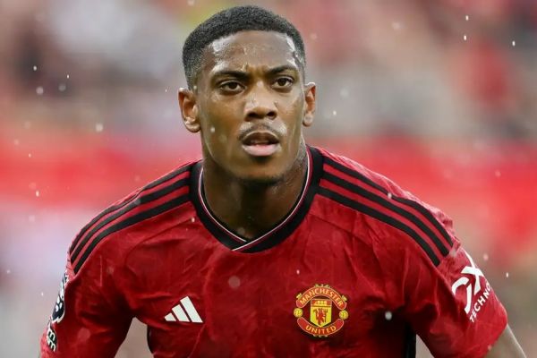 ممکن است قرارداد مهاجم افت کرده منچستریونایتد تمدید شود