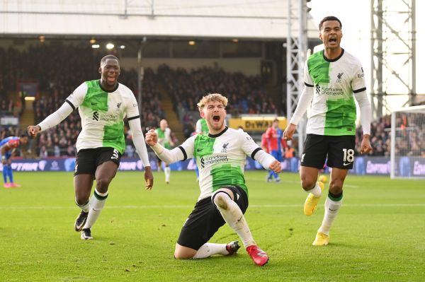 کامبک لیورپول مقابل عقابهای دهنفره