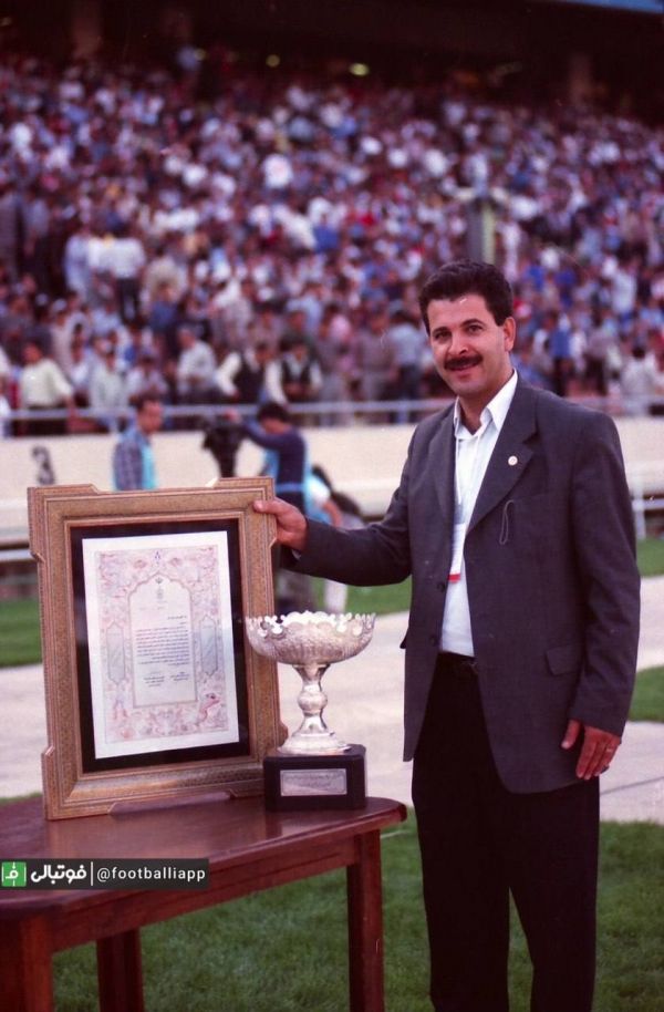نوستالژی فوتبالی صادق درودگر در دوران جوانی در کنار جام الجی در سال ۱۳۸۰ در زمانی که او رییس کمیته فوتسال فدراسیون فوتبال دوران ریاست محمد دادگان بود درودگر از جمله مدیران فوتبال ایران بود که چهره اش را همه با سبیل به یاد می آورند