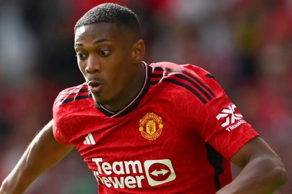 خبر خوب برای هواداران منچستریونایتد قرارداد بازیکن فرانسوی تمدید نمیشود