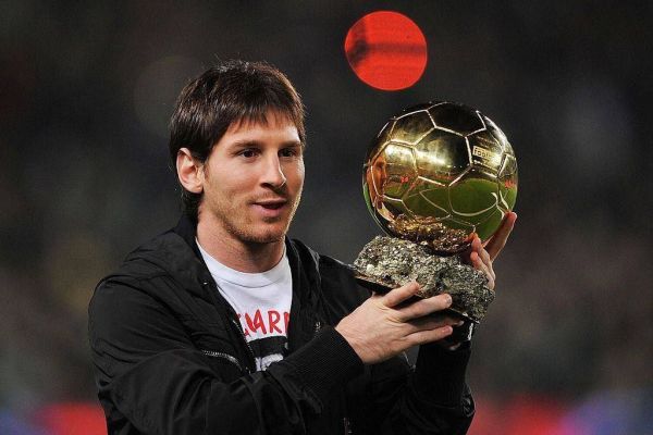  روزی که مسی اولین توپ طلای خود را در نیوکمپ به نمایش درآورد