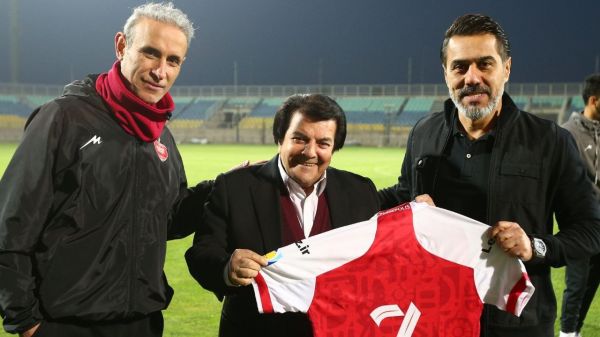 قاب روز؛ خواننده قدیمی مهمان تمرین پرسپولیس شد