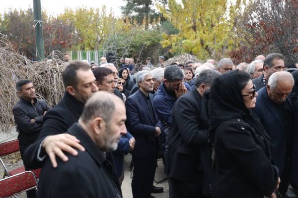  با بدرقه وزیر ورزش و جوانان و جامعه بسکتبال؛ پیکر مرحوم مشحون به خاک سپرده شد