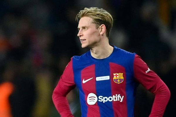 تکذیب شایعه تظاهر فرنکی دی یونگ به بیماری