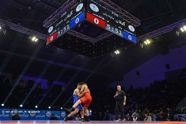 گزارش تصویری رقابت های کشتی آزاد بزرگسالان قهرمانی کشور