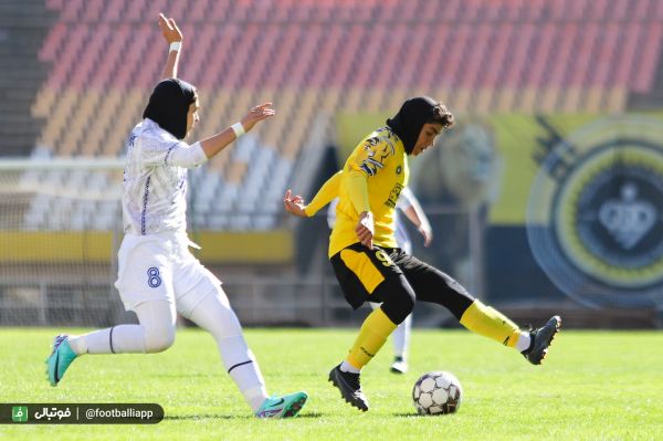  گزارش تصویری اختصاصی  دیدار تیمهای فوتبال بانوان سپاهان و شهرداری سیرجان