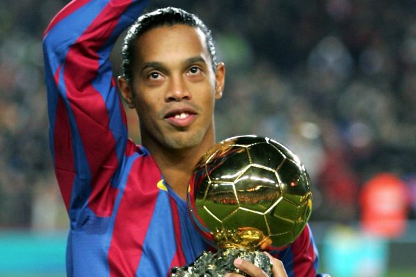 رونالدینیو در دوران حضورش در بارسلونا چه عملکرد و دستاوردهایی داشت