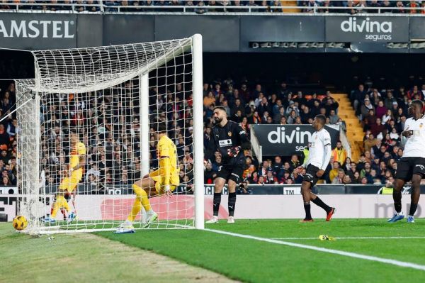  گزارش تصویری  والنسیا 1-1 بارسلونا  لالیگا