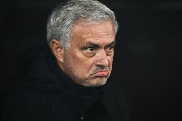  فشار عجیب مورینیو به مدیران رم  می‌خواهم بمانم