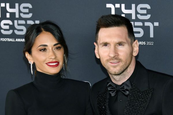 مسی برای مراسم ازدواج خواهر زنش و جلسه با اسکالونی وارد روساریو شد