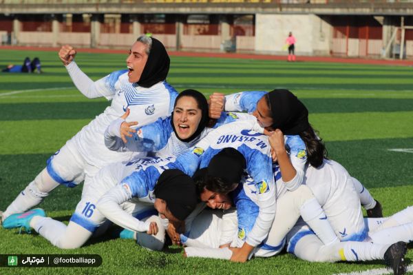 گزارش تصویری اختصاصی/ دیدار تیمهای فوتبال بانوان ملوان و نماینده البرز