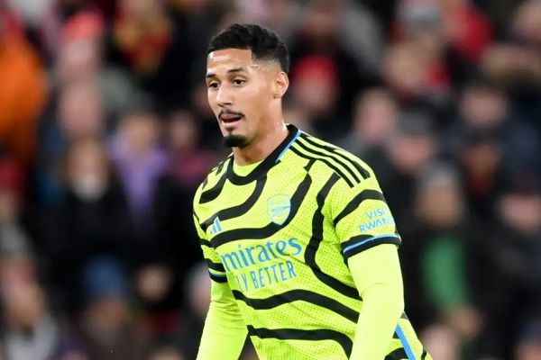 اعتراف مدافع آرسنال یک پنالتی باید به لیورپول داده میشد