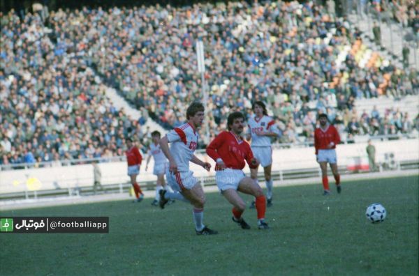  نوستالژی فوتبالی  زنده یاد رضا احدی در نمایی از بازی دوستانه ایران و تیم امید شوروی در سال ۶۸