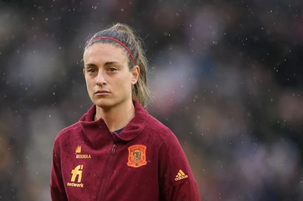 دیدار ستارهی تیم زنان بارسلونا و رئیس فیفا برای پیشرفت فوتبال زنان