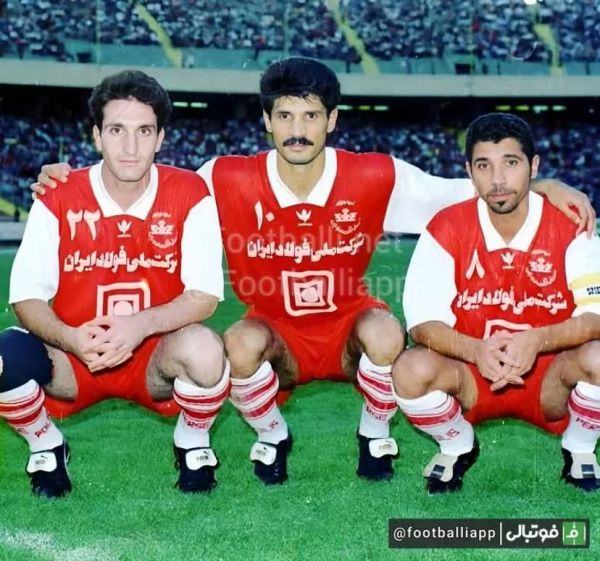  نوستالژی فوتبالی  عکس یادگاری مجتبی محرمی، علی دایی و ادموندبزیک در بازی پرسپولیس کشاورز در فصل ۷۶-۷۵