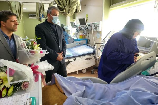 عیادت مریم کاظمی پور از دو بازیکن تیم فوتبال خاتون بم