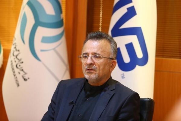  داورزنی در انتخابات والیبال شرکت نمی‌کند  والیبالیست‌ها هم حواله خودرو می‌گیرند