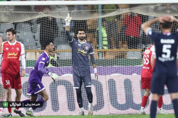 قاب عجیب؛ دو دروازهبان در یک دروازه