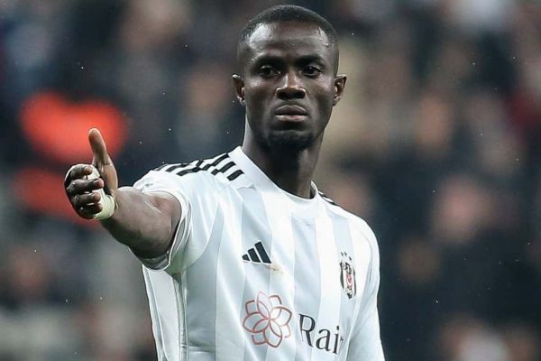 مدافع سابق منچستریونایتد فقط ۴ ماه در بشیکتاش دوام آورد