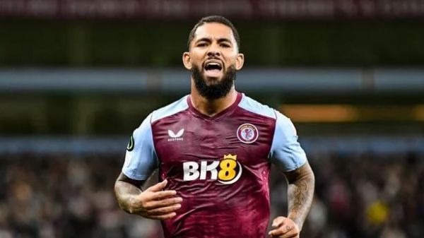 بارسلونا برای خرید هافبک برزیلی استون ویلا دست به جیب میشود