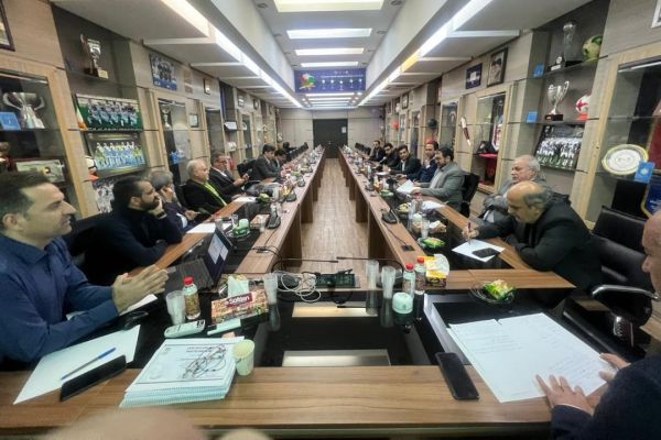 برگزاری نشست کمیته صدور مجوز حرفهای با مدیران استقلال و پرسپولیس