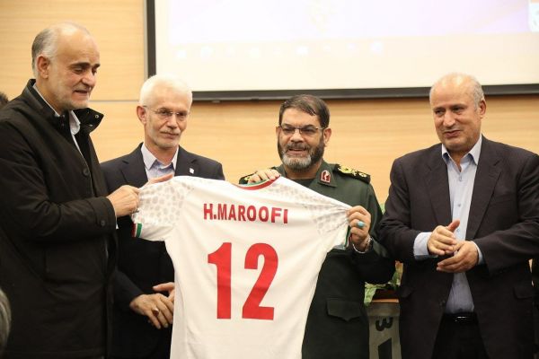 گزارش تصویری حضور فرمانده کل سپاه پاسداران در مرکز ملی فوتبال و دیدار با بازیکنان تیم ملی