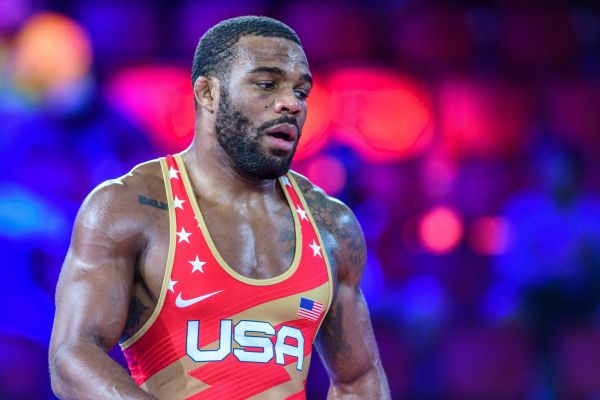 جردن باروز از مسابقات کشتی زاگرب کنارهگیری کرد