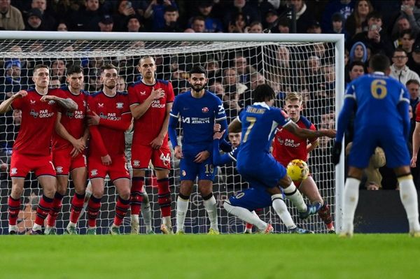 دو گل اخیر رحیم استرلینگ برای چلسی از روی ضربه ایستگاهی عکس